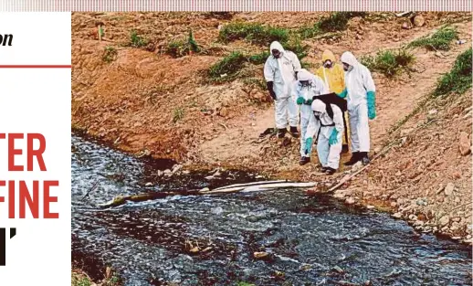  ?? FILE PIC ?? A Fire and Rescue Department team checking the pollution level at Sungai Kim Kim in 2019. Polluters often dump waste into waterways to reduce their expenditur­e.