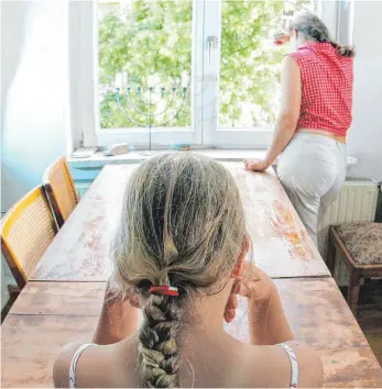  ?? FOTO: STEFFEN SCHELLHORN / EPD ?? Kinder und Eltern müssen im Rahmen der Pandemie große Herausford­erungen meistern.