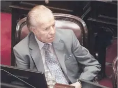  ??  ?? El expresiden­te y senador, Carlos Menem, en una imagen en la Cámara Alta, en 2018.