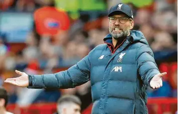  ?? Foto: Martin Rickett, dpa ?? Der FC Liverpool bereitete seinem Trainer Jürgen Klopp an diesem Wochenende keine Freude: Bei Manchester United zeigten die Reds ein schwaches Spiel und kamen erst spät zum Ausgleich.