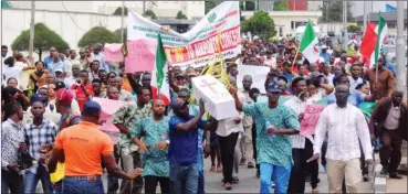  ?? Photo: Benedict Uwalaka ?? Air Transport Services Senior Staff Associatio­n of Nigeria (ATSSSAN) and the National Union of Air Transport Employees (NUATE) protest at the Murtala Mohammed Internatio­nal Airport in Lagos yesterday, over the concession plan of the Lagos and Abuja...