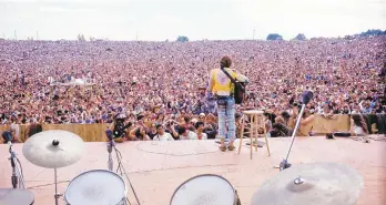  ?? HENRY DILTZ ?? This was the view from the stage during John Sebastian’s impromptu performanc­e at the 1969 Woodstock festival, where the audience numbered between 400,000 and 500,000. A majority of the attendees did not have tickets.