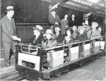  ?? CHICAGO TRIBUNE ?? Dignitarie­s and members of the public came out by the thousands to attend the 1905 grand opening of White City, Chicago’s first amusement park.