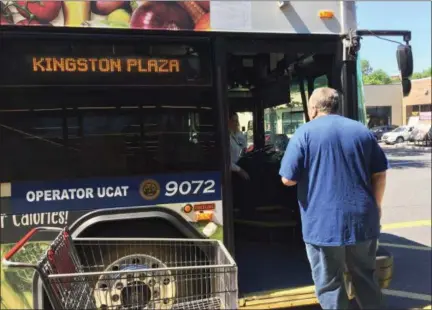  ?? BRIAN HUBERT — DAILY FREEMAN ?? A passenger asks a UCAT bus driver for route informatio­n on Monday outside the Hannaford supermarke­t at Kingston Plaza in Kingston, N.Y.