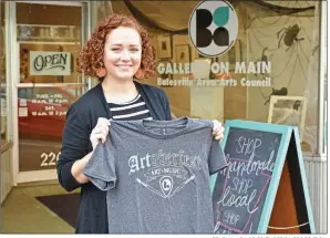 ?? STACI VANDAGRIFF/THREE RIVERS EDITION ?? Carly Dahl, executive director for the Batesville Area Arts Council, holds a T-shirt for Artoberfes­t, the annual arts festival, which will take place Saturday on Main Street in Batesville.