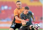  ??  ?? Shane Smeltz takes on the Roar defence last night.