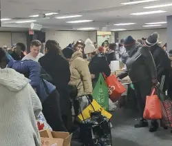  ?? ?? Volunteers at Catch the Fire Toronto in North Etobicoke are helping over 700 families in need in the area.