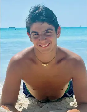  ??  ?? Fragile
Manuel Perez, 18 anni, soffriva di epilessia. È morto durante una gita con gli scout