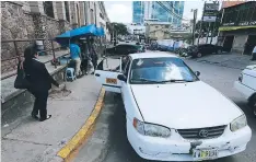  ?? FOTO: DAVID ROMERO ?? La afluencia de pasajeros ha disminuido debido a la instalació­n de un punto de taxis a tan solo una cuadra.