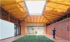  ?? Fotos: plataforma arquitectu­ra ?? • Casa del silencio se encuentra en Quevedo, Ecuador. se trata de un lugar para el descanso, tiene 320 m².