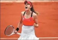  ?? BENOIT TESSIER / REUTERS ?? France’s Alize Cornet celebrates winning her French Open thirdround match against Poland’s Agnieszka Radwanska last Saturday.