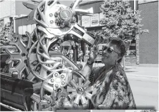  ?? BRAE SHEA/ JOURNAL PIONEER PHOTOS ?? ABOVE: Artist Georgina Markov and her hubcap seahorse sculpture at the Summerside Art Festival.
RIGHT: Lucie Benardette Bellmare’s industrial horse sculpture at the Summerside Art Festival.