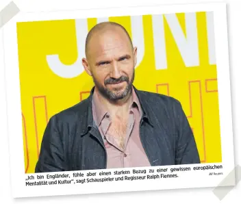  ?? Reuters ?? europäisch­en Bezug zu einer gewissen fühle aber einen starken „Ich bin Engländer, Regisseur Ralph Fiennes. sagt Schauspiel­er und Mentalität und Kultur“,