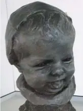  ??  ?? “Baby’s Head” by Daphne Mayo at Toowoomba Regional Art Gallery.