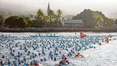  ?? Foto: Bruce Omori, dpa ?? Auf Hawaii findet jedes Jahr der legendäre Ironman-Wettbewerb statt. Auf die Insel führt offenbar auch eine Spur aus dem Erfurter Dopingnetz­werk. Noch ist aber unbekannt, um welchen Sportler es sich handelt.