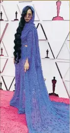  ?? POOL / REUTERS ?? H.e.r.aclamada tanto en la entrega de premios como en la alfombra roja, la cantante homenajeó a Prince con su traje de Peter Dunas.