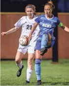  ?? NOW NEWS GROUP SCOTT ASH / ?? Brookfield Central senior Brandi Thomsen receives a pass during a match at Arrowhead in May.