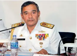  ??  ?? Navy Commander, Vice Admiral Piyal De Silva addressing the news conference. Pic by Priyanka Samaraweer­a