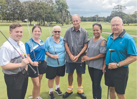  ?? Picture: NIC DARVENIZA ?? Helensvale Golf Club members Chris Lawton, Danielle Lawton, Jill Mindham, John Pottage, Jackie Kleenman and Barry Hargraves.