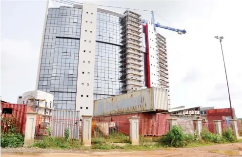  ?? Photo Ikechukwu Ibe ?? Head office of the Economic and Financial Crimes Commission (EFCC) under constructi­on along Airport road, Abuja.