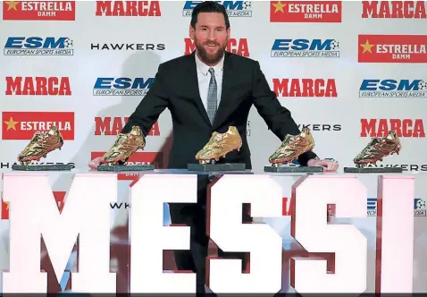  ??  ?? 1 Romperrede­s. A Messi se le premia como máximo goleador de Europa la pasada temporada (34 goles).2 Único. El argentino hace historia, pues nadie ha ganado cinco Botas de Oro. Cristiano Ronaldo es el que se acerca con cuatro.