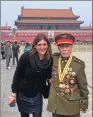  ?? PROVIDED TO CHINA DAILY ?? A photo of a foreign visitor and a Chinese veteran taken by Gao Yuan.