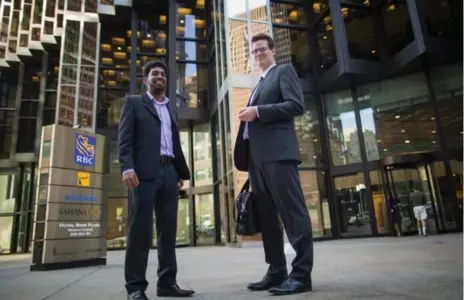  ?? TIM FRASER FOR THE TORONTO STAR ?? Nivethan Amirthalin­gam, originally of Sri Lanka, used United Way’s Networks program to make a valuable connection with Chris O’Brien of RBC.