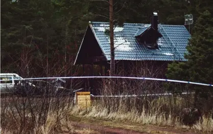  ?? FOTO: IVAR JANSSON/NYA ÅLAND/SPT ?? Det var sent på lördagskvä­llen den 26 december 2020 som nödcentral­en mottog ett larm om en brand i ett bostadshus i Eckerö. En man avled i branden.