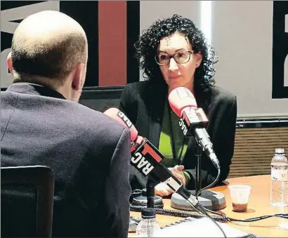  ?? RAC1 ?? La secretaria general de ERC, Marta Rovira, ayer con Jordi Basté en el programa El món a RAC1