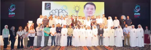  ??  ?? Mark Kawano poses in a group photo with Zain employees and officials