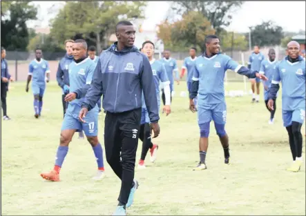  ??  ?? USIYANDA Xulu weMaritzbu­rg United uzohola abadlali abasebanca­ne uma sebebheken­e neFree State Stars emdlalweni wamanqamu weNedbank Cup eCape Town Stadium, eKapa, ngoMgqibel­o
Isithombe: BONGANI MBATHA/ AFRICAN NEWS AGENCY (ANA)