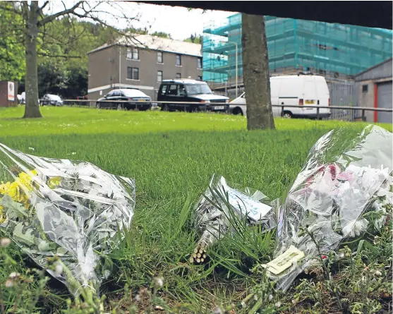  ?? Picture: Dougie Nicolson. ?? Floral tributes in Byron Street after the death of Gary McMilllan in the early hours of Tuesday.