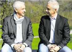  ?? DPA-BILD: FASSBENDER ?? Werden am Sonntag 70 Jahre alt: Erwin (links) und Helmut Kremers sitzen auf einer Parkbank.
