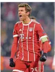  ?? FOTO: BALK/DPA ?? Thomas Müller, der kann’s: Der Bayern-Star traf gegen Besiktas zweimal – und mahnte zur Ruhe.