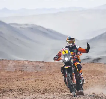  ?? Picture: AFP ?? THUMBS UP: Australian Toby Price powers his KTM into the overall lead during the Dakar Rally Stage 8 between San Juan de Marcona and Pisco in Peru.