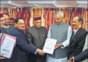  ??  ?? Former chief minister Prem Kumar Dhumal, union health minister JP Nadda handing over the chargeshee­t to governor Acharya Devvrat in Shimla on Saturday. DEEPAK SANSTA /HT