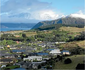  ?? PHOTO: MARJORIE COOK/STUFF ?? Wanaka, in Central Otago, has largely ignored Easter trading laws for years.