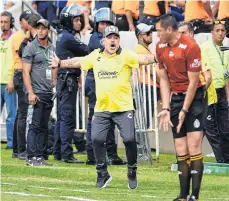  ?? EFE ?? Maradona, actual entrenador de Dorados de México, aún no ha dicho cuando pasará por el quirófano.