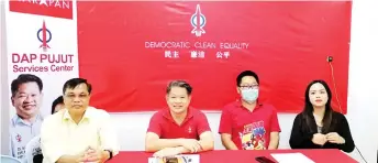  ??  ?? Dr Ting (second left) speaks during the press conference. With him are (from left) DAP Long Lama chairman Marcus Hugo, Miri DAP Youth chief Peter Hee, and DAP member Elia Bit .