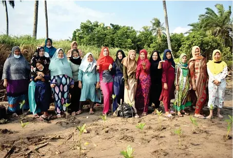  ?? Indonesian Forum for the Environmen­t ?? The women of Pondok Kelapa village, Indonesia, formed a group to advocate for government climate resilience assistance in 2020.