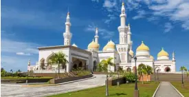  ??  ?? The Sultan Haj Hassanal Bolkiah Mosque, also known as the Grand Mosque of Cotabato, was financed by the Sultan of Brunei and is the largest mosque in the Philippine­s.