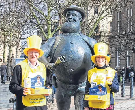  ??  ?? DESPERATE Dan joined local MSPs Joe FitzPatric­k and Shona Robison to meet local Marie Curie fundraiser­s in the city centre.
The MSPs and the comic book character were welcomed by Marie Curie Dundee chairwoman Catherine Lawson, as part of the charity’s...