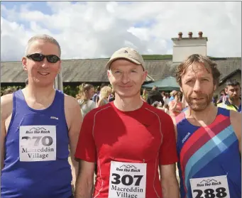  ??  ?? Cormac O Ceallaigh, Ronan King and Irish Hill running champion Des Kennedy.