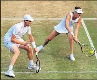  ??  ?? IN THE FINAL: Murray and Hingis yesterday
