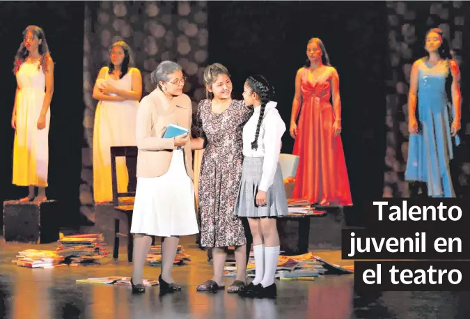  ??  ?? JUAN PABLO RUEDA/ ADN LA DÉCIMA versión del Intercoleg­iado de Teatro y Artes Escénicas TAE ‘Gente Joven 2019’ se realiza en el Teatro Municipal Enrique Buenaventu­ra.