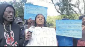  ?? ?? Placard-bearing residents protesting on Monday.