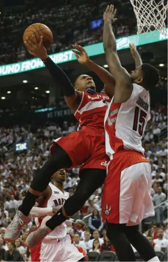  ?? RICK MADONIK/TORONTO STAR ?? The Wizards’ Bradley Beal drives to the net against the Raptors’ Amir Johnson in second-half play Saturday.