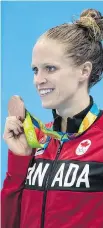  ?? TYLER ANDERSON ?? Hilary Caldwell holds her bronze medal, which she won in women’s 200-metre backstroke on Friday in Rio.