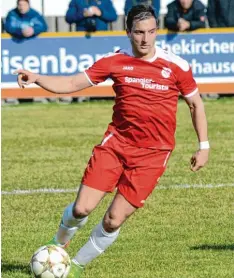  ?? Foto: Xaver Habermeier ?? Erzielte beim 3:0 Sieg gegen Kaufbeuren einen Doppelpack: Simon Schmaus, der heute mit dem FC Ehekirchen in Oberweiker­tshofen spielt.