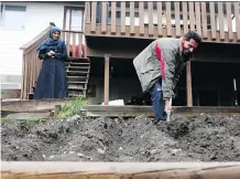  ?? LEAH HENNEL ?? Recent Syrian refugees Mohamed El Daher and his wife Nahiama have made their backyard in the city into a huge garden.